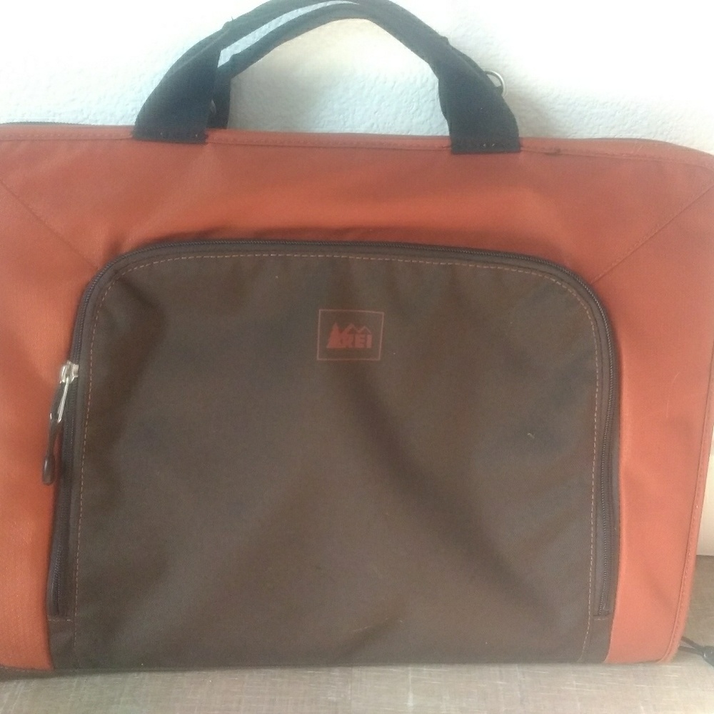 REI laptop case